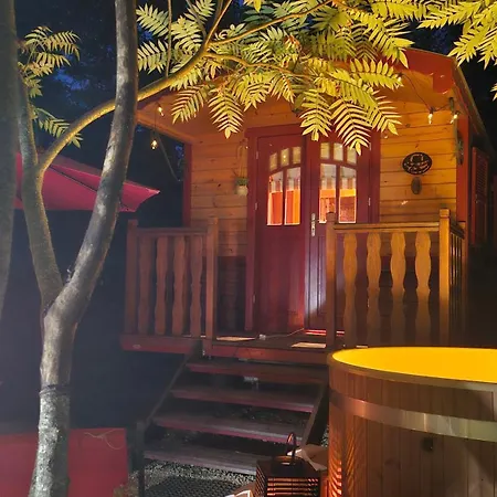 Le Roulottes Du Petit Gouffre De Avec