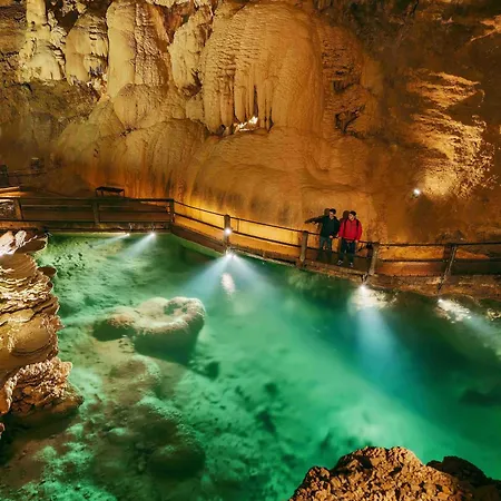 Le Roulottes Du Petit Gouffre De Avec Padirac