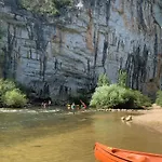 Les Roulottes Du Petit Gouffre De Maison d'hôtes