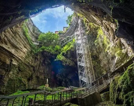 Le Roulottes Du Petit Gouffre De Avec