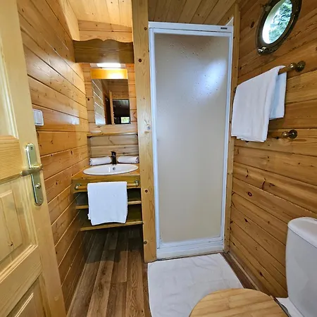 Casa de hóspedes Le Roulottes Du Petit Gouffre De Avec