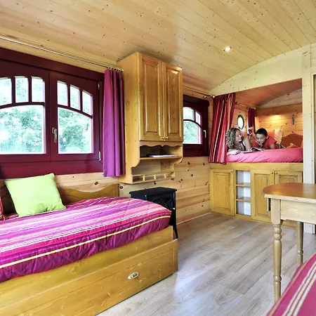 Le Roulottes Du Petit Gouffre De Avec 3* باديراك