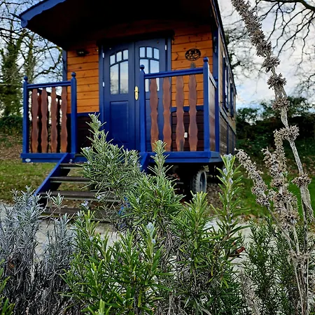 Le Roulottes Du Petit Gouffre De Avec 3* باديراك