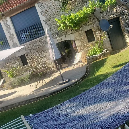Le Roulottes Du Petit Gouffre De Avec باديراك