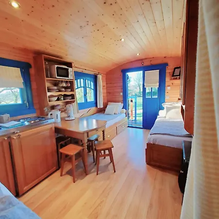 بيت ضيافة Le Roulottes Du Petit Gouffre De Avec 3*