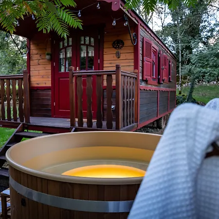 Le Roulottes Du Petit Gouffre De Avec Gasthof 3*