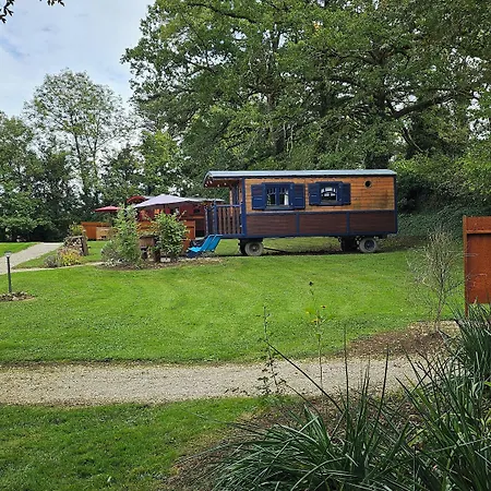 Le Roulottes Du Petit Gouffre De Avec Gasthof 3*