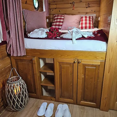 Le Roulottes Du Petit Gouffre De Avec Gasthof