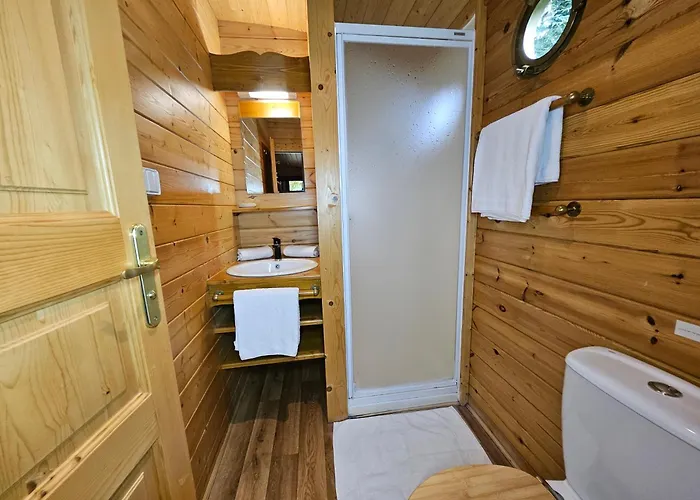 Gasthof Le Roulottes Du Petit Gouffre De Avec